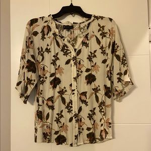Bobeau floral print ruffle neck button up blouse—like new!